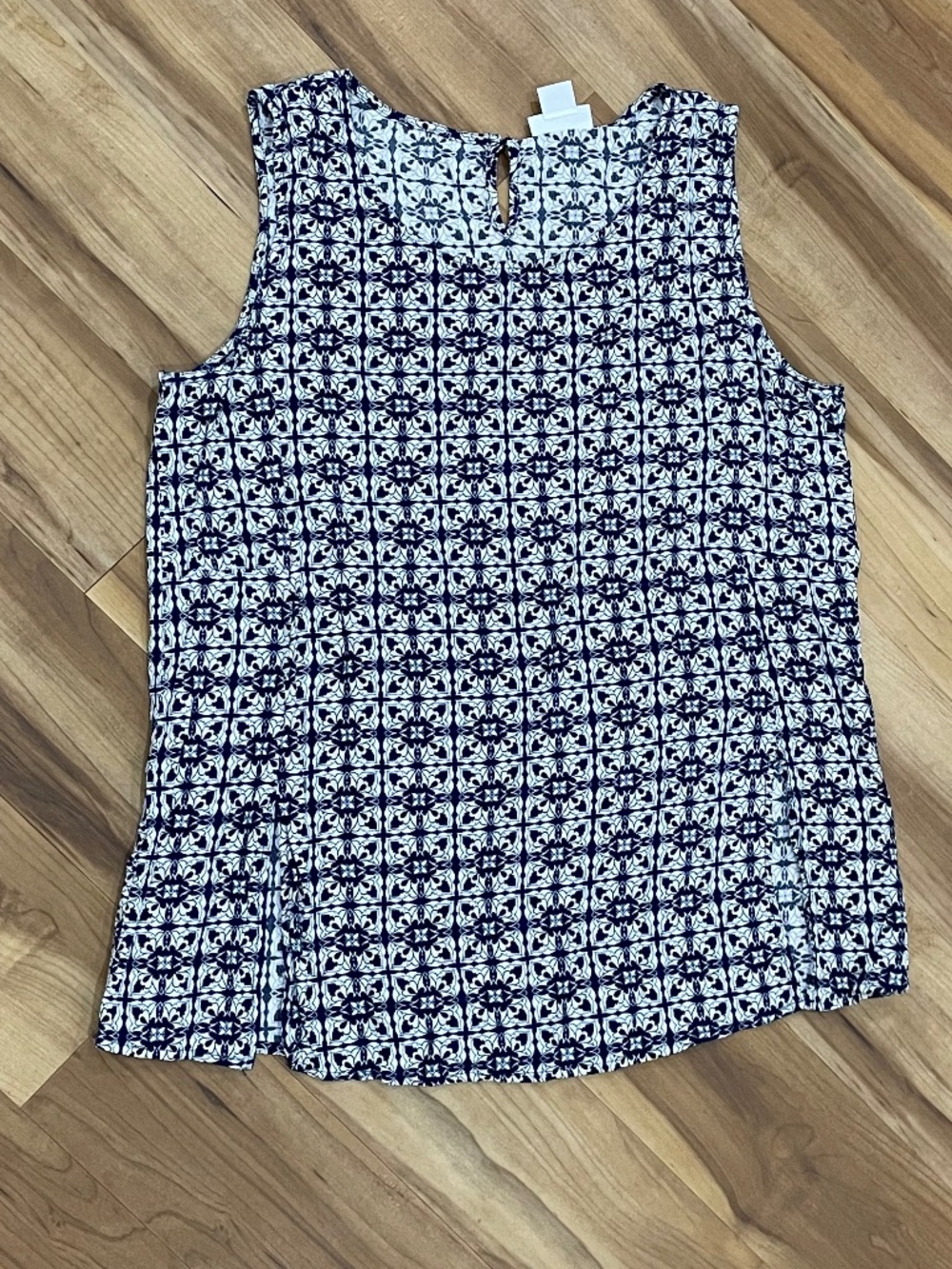 Liz Claiborne Navy White Geometric Keyhole Tank Top XL